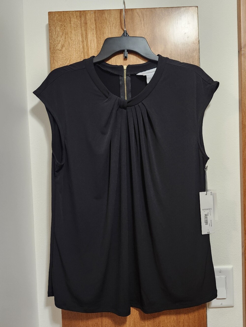 NWT Liz Claiborne Black Size L Front Fold Over Pleat Top